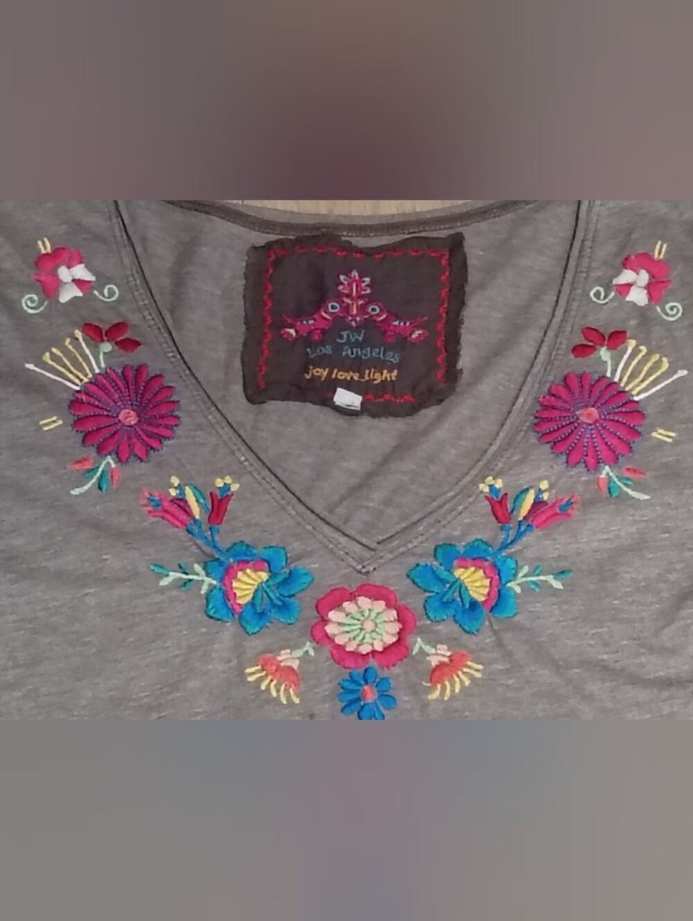 Johnny Was ¾ Sleeve Heather Grey V-neck Tee Shirt w/ Floral Embroidery S